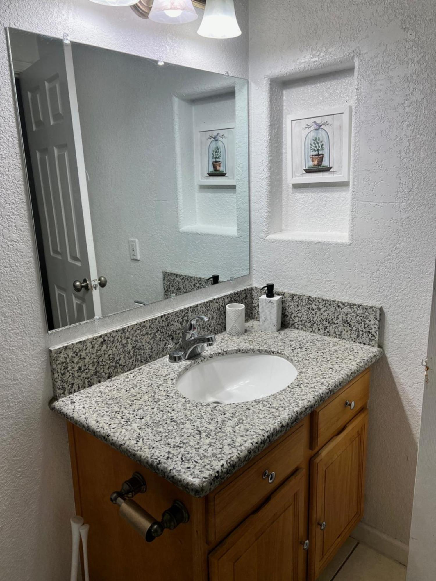 Lovely 1Bed,1Bath Condo With Free Parking Fresno Exterior photo